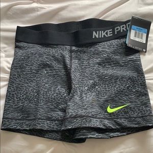 leopard NWT Nike Pro Spandex
